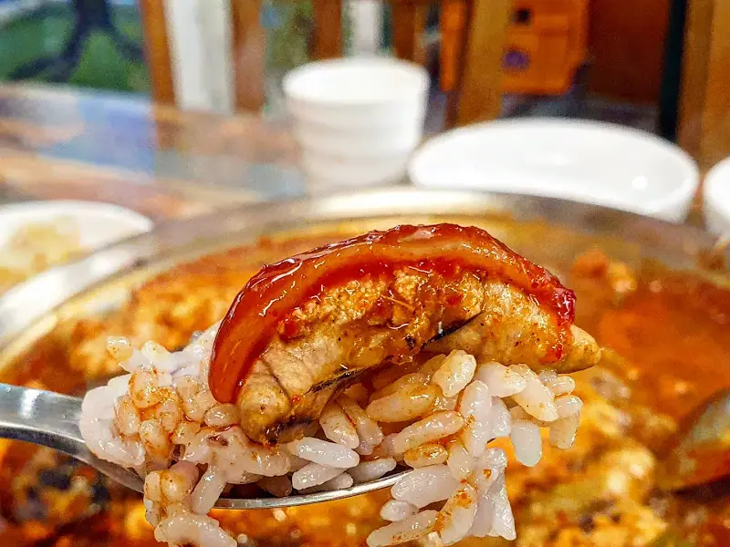 밥 위에 올려진 동태