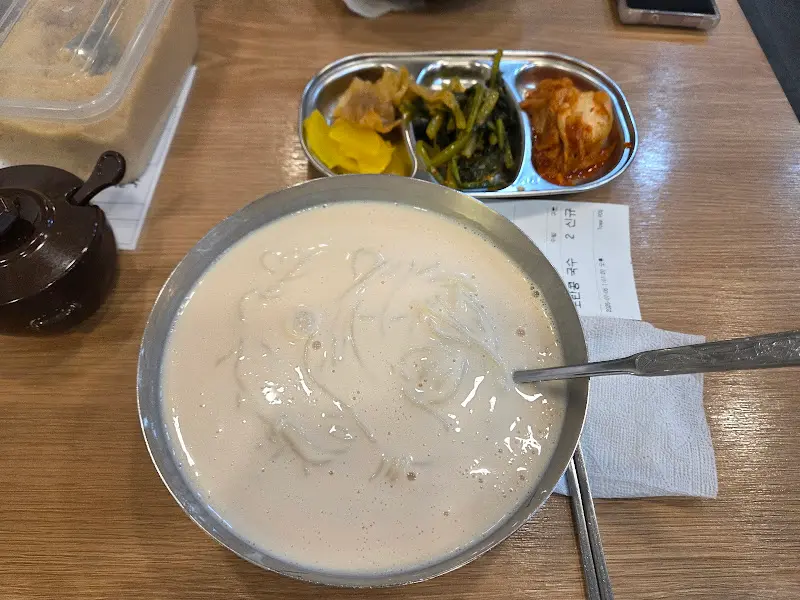 콩국수 한 상 차림