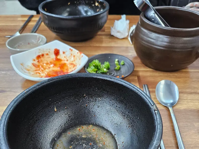 깔끔하게 비운 뚝배기