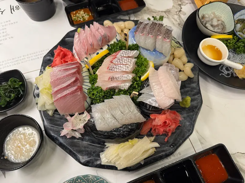 다채로운 숙성회 모듬 한 상