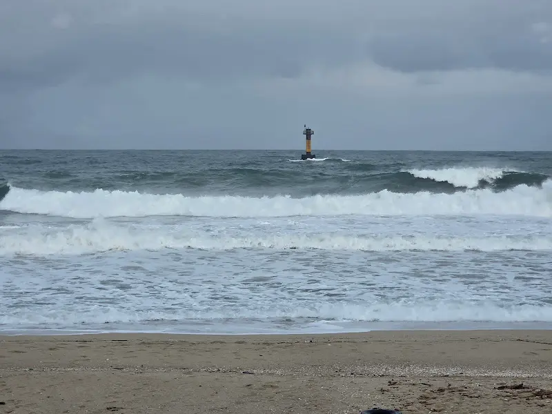 테라로사 사천점 바로 앞 사천 해변의 풍경