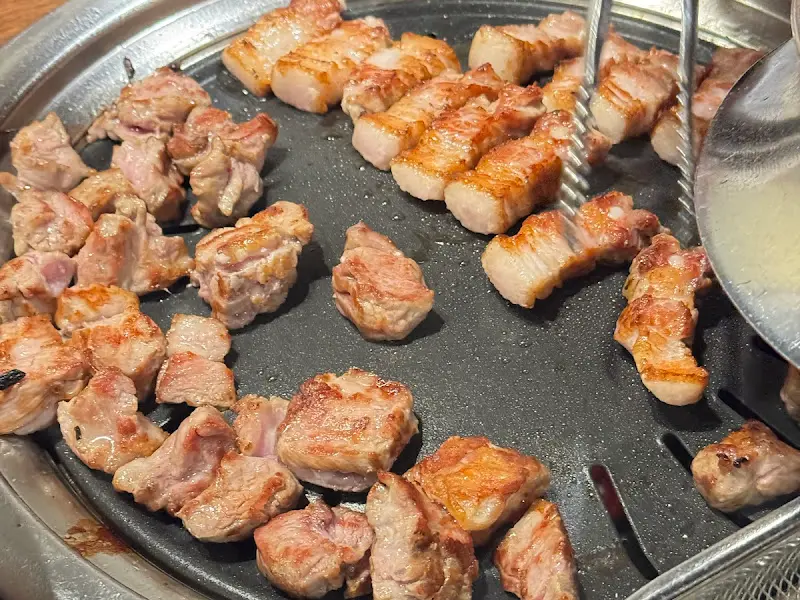 잘 구워진 삼겹살