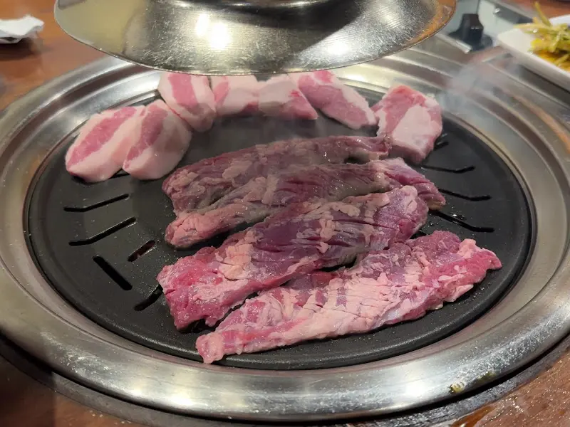 고기 굽는 모습