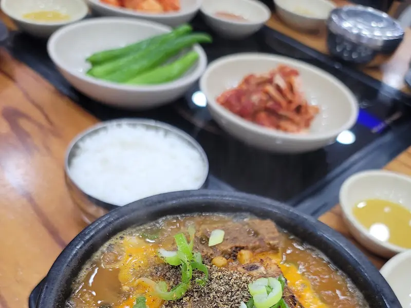 한 상 가득 차려진 반찬