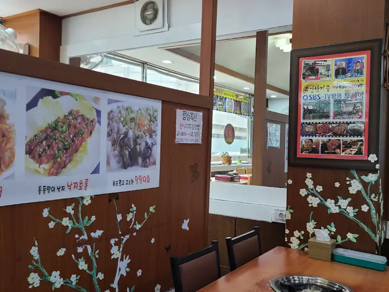 벽에 붙은 메뉴 사진