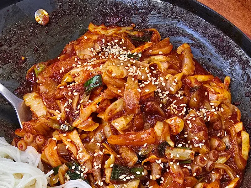 맛깔스러운 낙지볶음