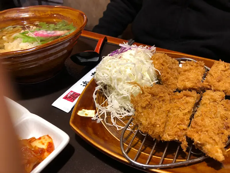 돈까스와 우동의 환상적인 조합