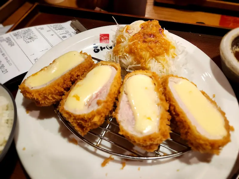 입 안 가득 행복을 선사하는 치즈 롤까스