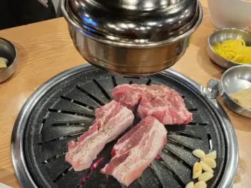 혼밥러의 행복한 미식 방랑, 포항 돼지고기 맛집에서 찾은 인생 삼겹살