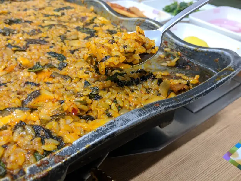 맛깔스러운 오리 주물럭 볶음밥