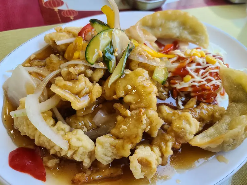 달콤한 소스와 바삭한 튀김옷이 조화로운 탕수육