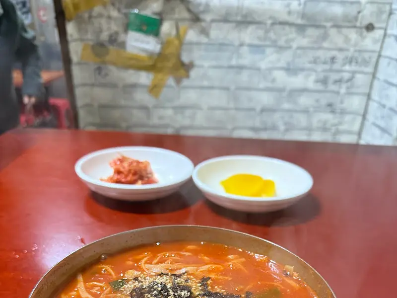 장칼국수와 밑반찬
