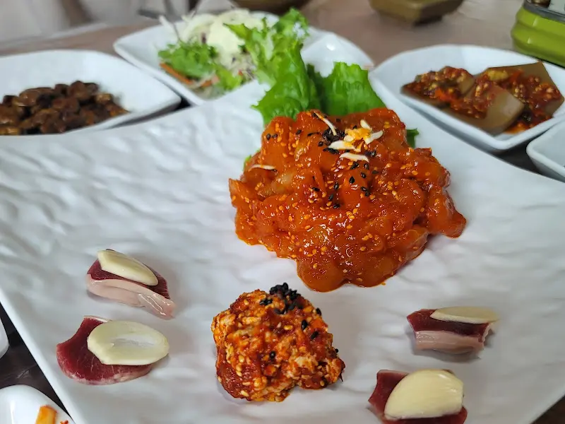 다래가든 닭육회