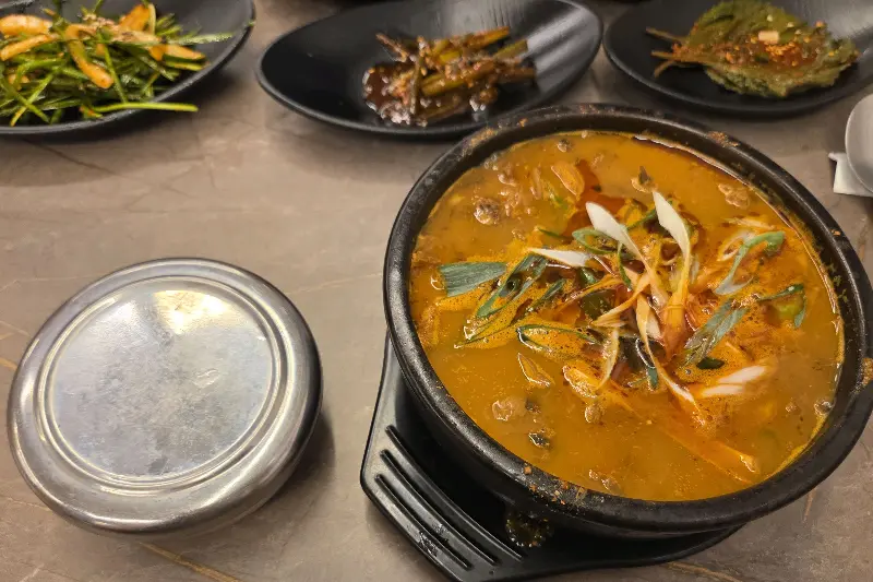 뜨끈하고 푸짐한 한우 육개장