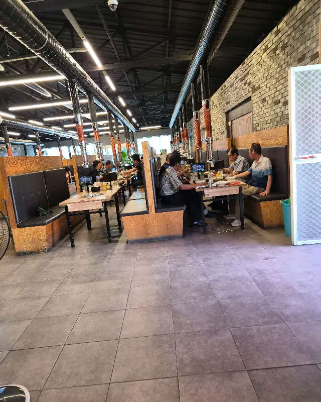 넓고 쾌적한 매장 내부