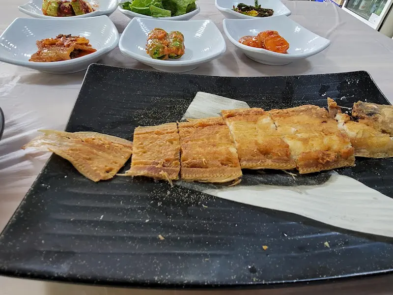 깔끔하게 손질된 박대 구이