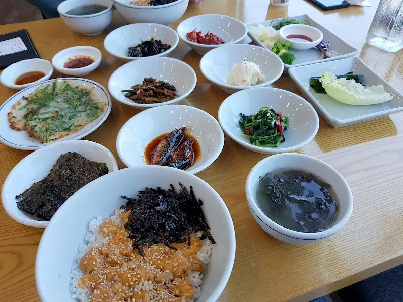 정갈하게 차려진 밑반찬