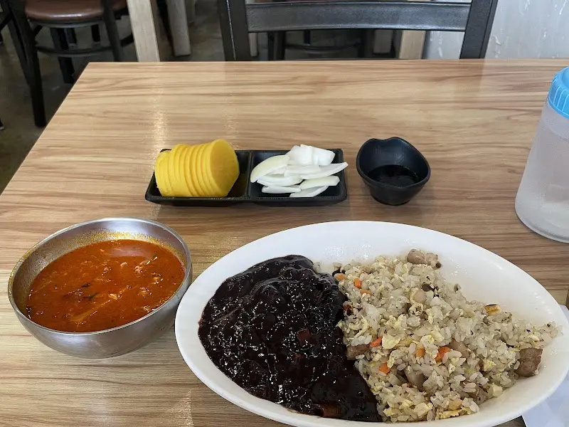 볶음밥과 짜장소스