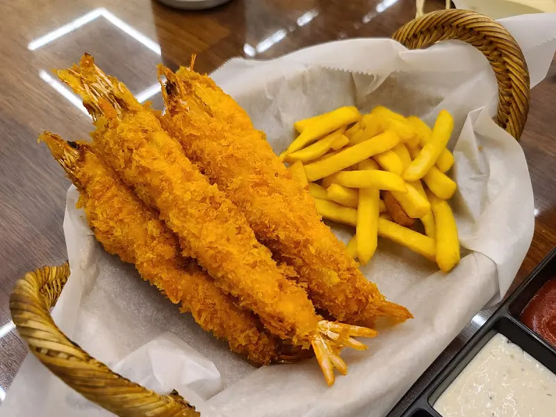 큼지막한 새우튀김 비주얼.