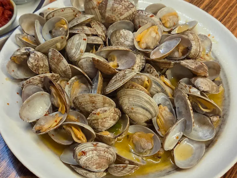 푸짐한 바지락 술찜