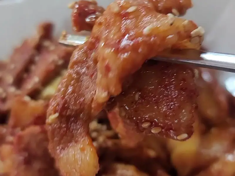 윤기가 좔좔 흐르는 제육볶음