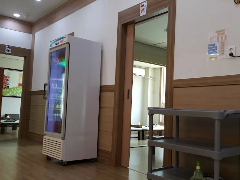 넓은 실내 공간