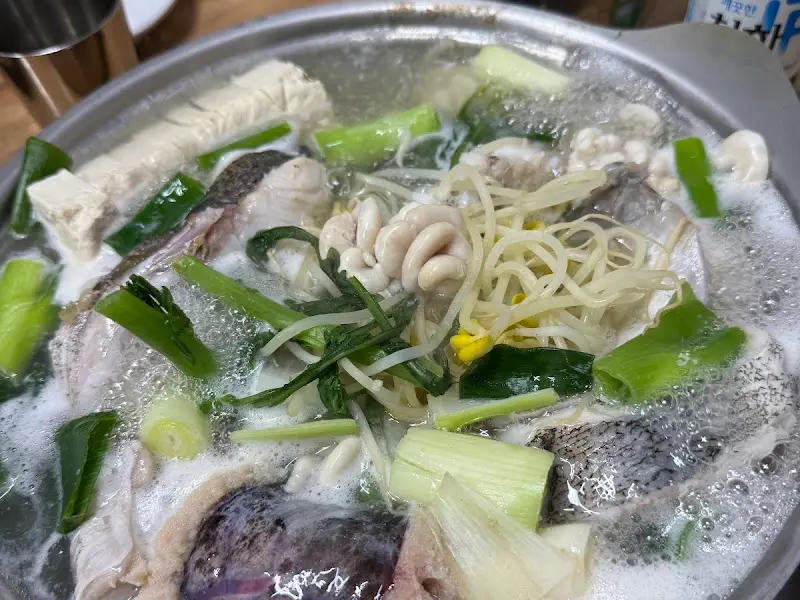 보글보글 끓고 있는 생대구전골