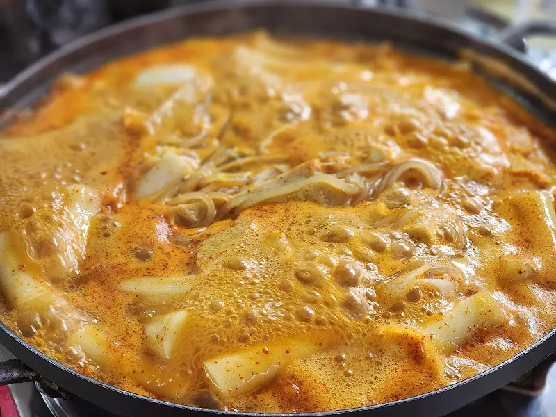 보글보글 끓는 즉석 떡볶이