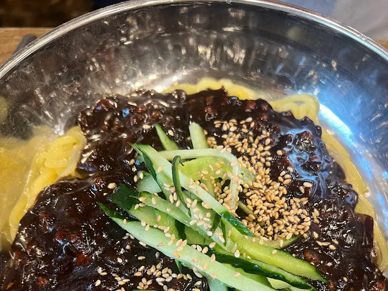 윤기가 흐르는 유니짜장