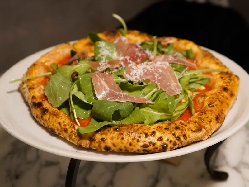 루꼴라 에 프로슈토 피자