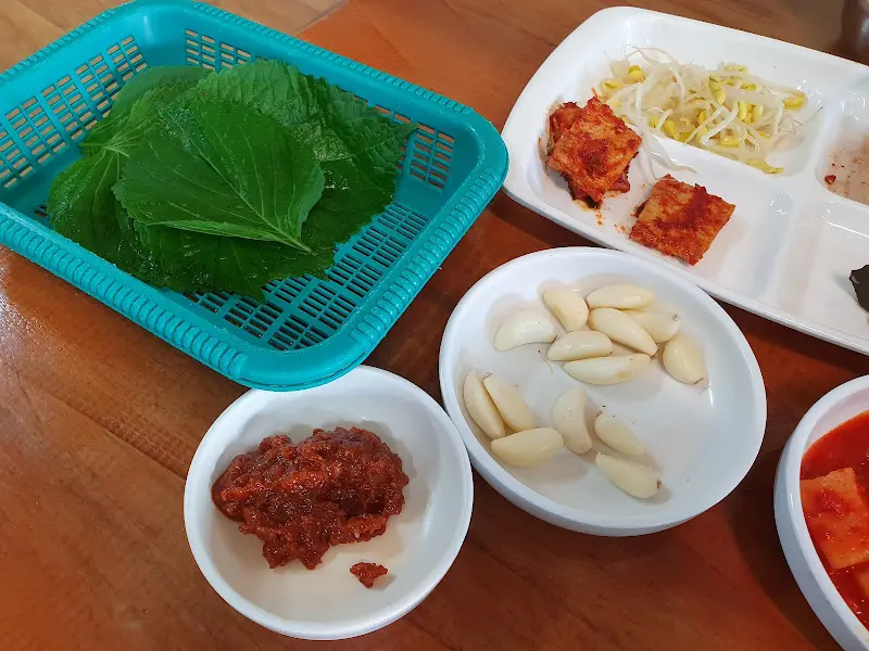 대길고추불고기의 쌈 채소