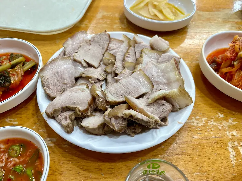 평남면옥 제육 한 상 차림