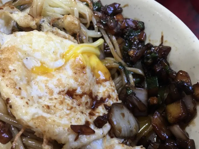 계란 후라이가 올라간 간짜장