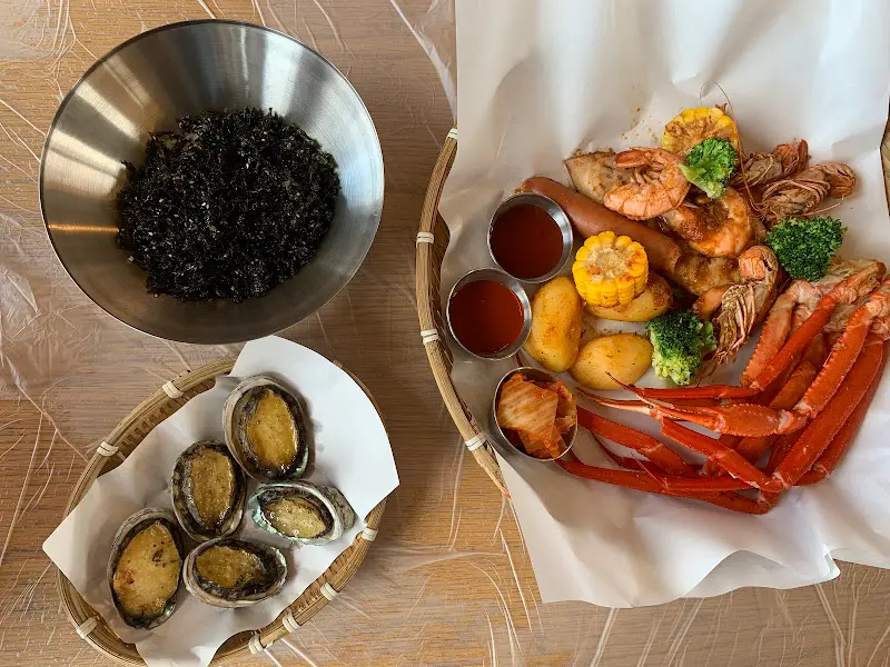 신선한 해산물이 가득한 플래터