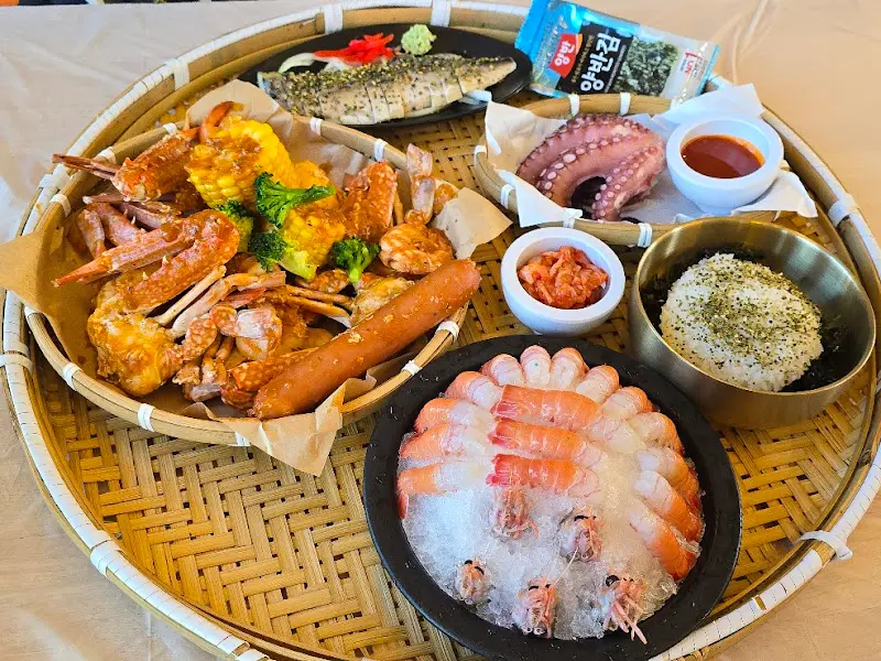 푸짐하게 차려진 한 상