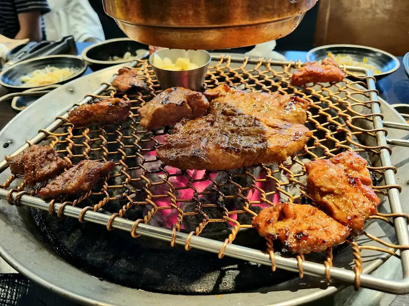 숯불에 익어가는 돼지갈비