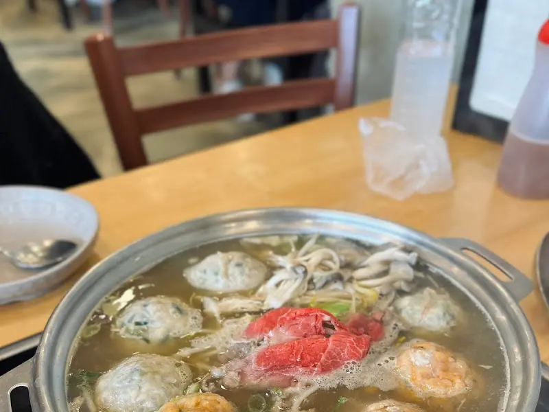 얼큰만두전골의 푸짐한 비주얼