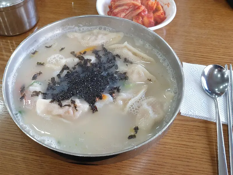 김치떡만두국과 반찬