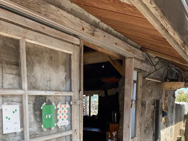 카페 '당근과 깻잎'의 정겨운 분위기를 더하는 소품들