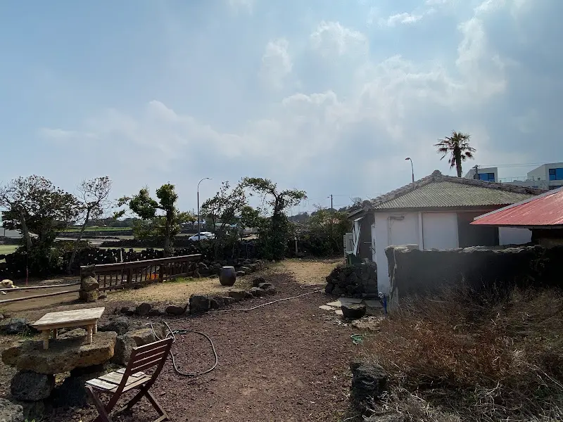 카페 '당근과 깻잎'의 전체적인 분위기