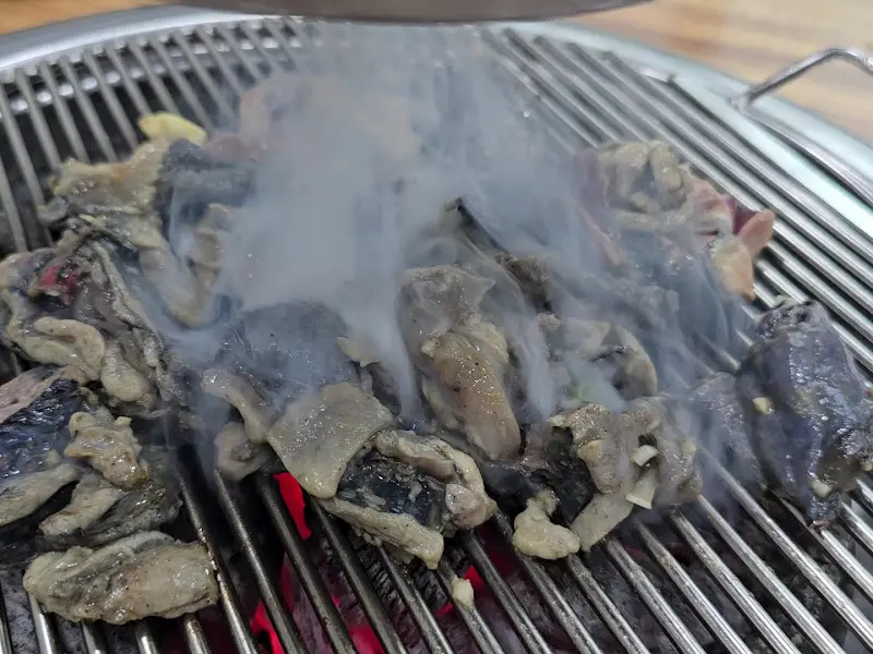 숯불 위 오골계 구이