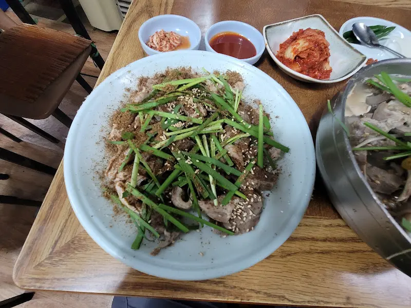 어마어마한 양의 서비스 순대