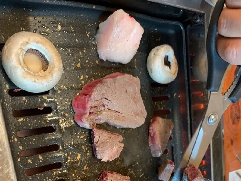 만재기든 안심 굽는 모습