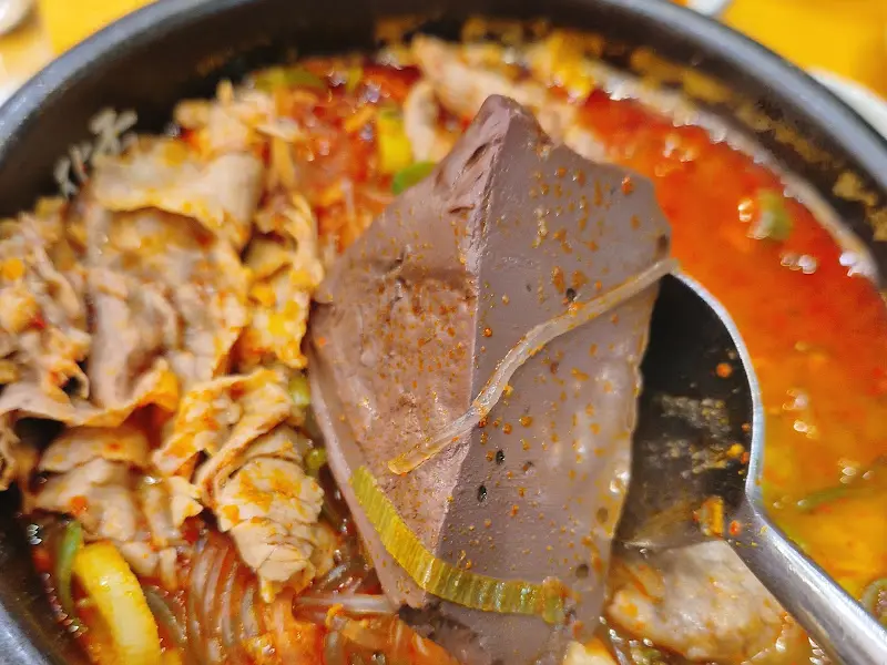 해장국 속 푸짐한 건더기