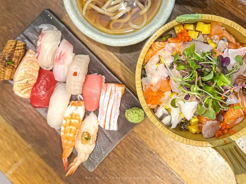 모듬 초밥과 흐트러진 덮밥