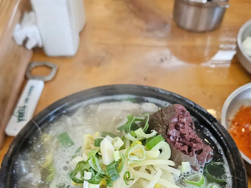 선지가 들어간 돼지국밥