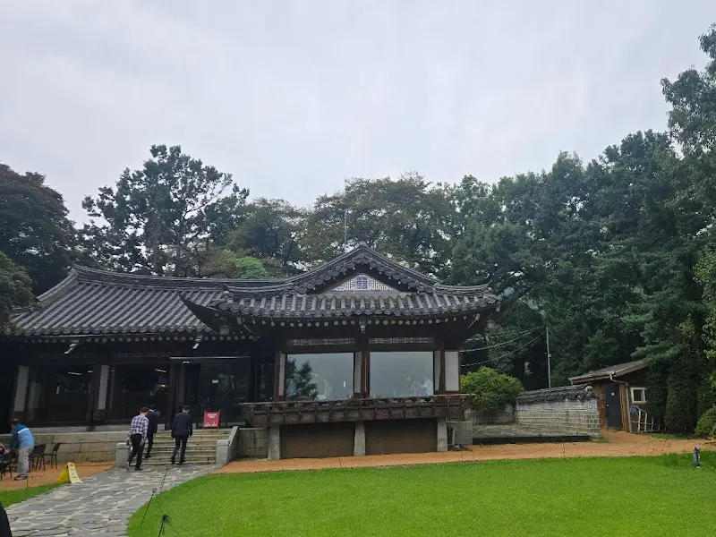 카페 외부 모습