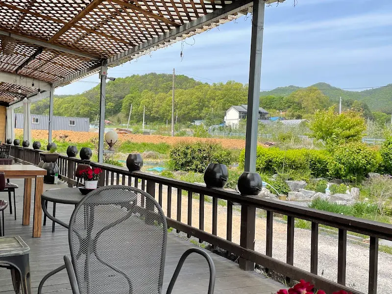 샘터골 외부 테라스