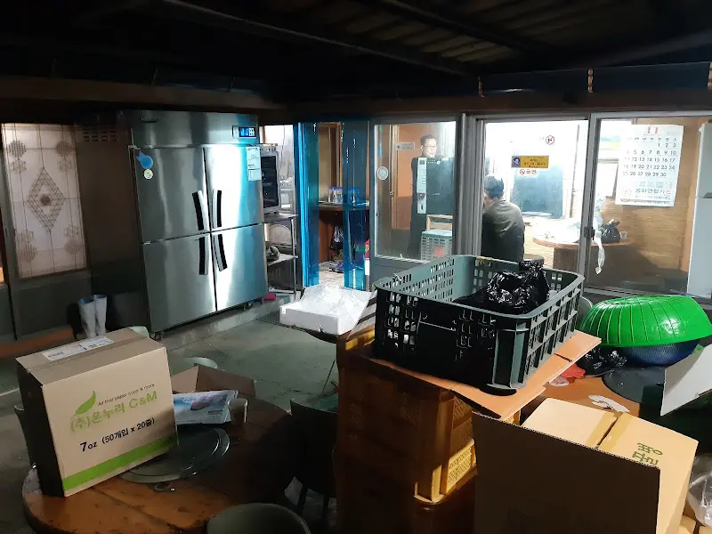 식당 내부의 정겨운 모습