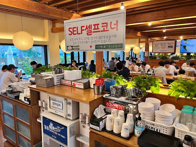 돈까스잔치 마성점 내부 셀프코너